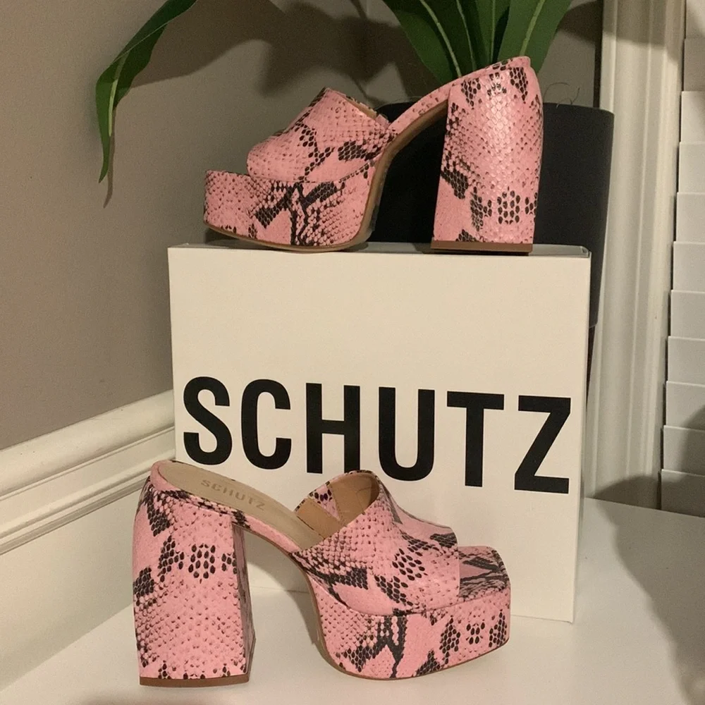 SCHUTZ bold platform